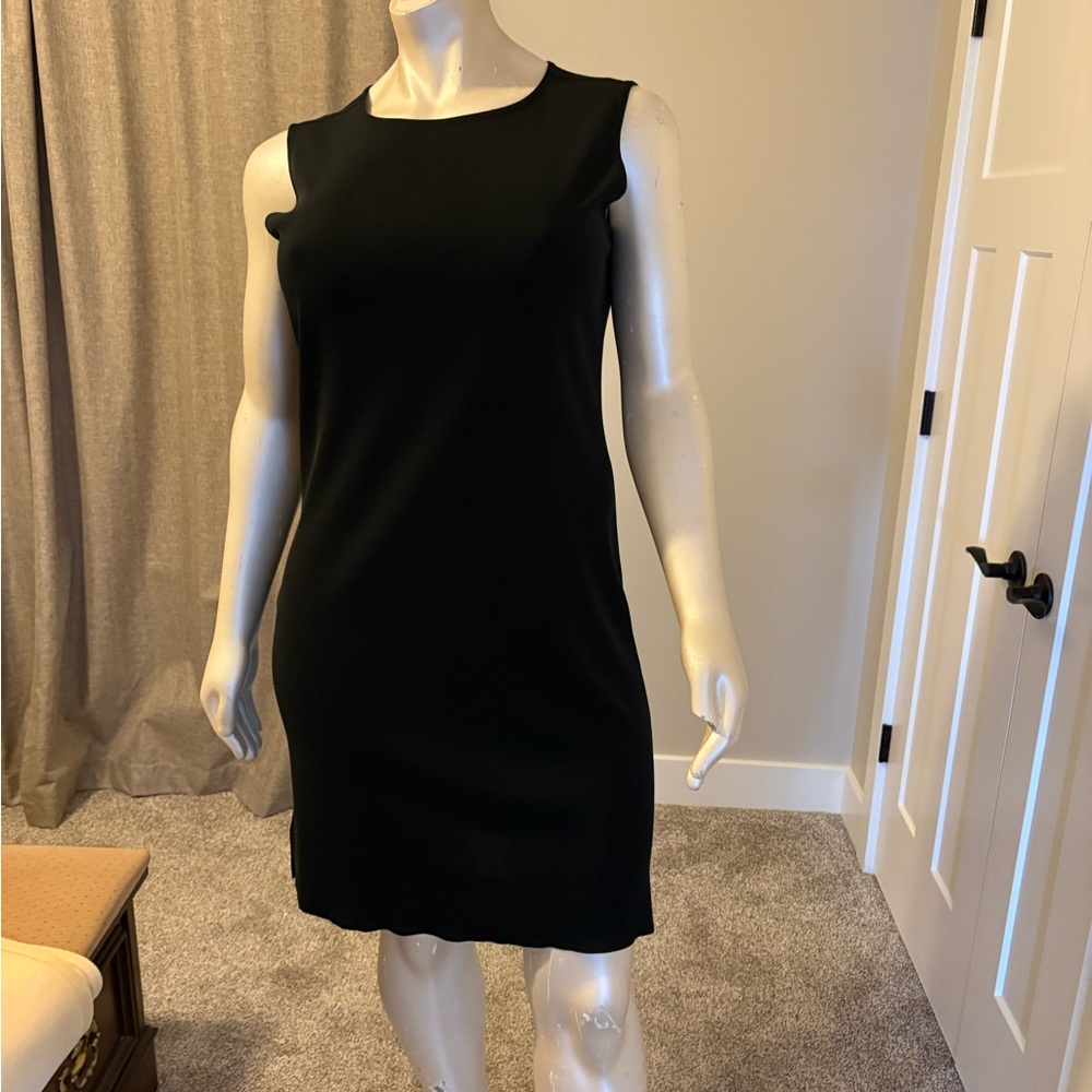 Ming Wang Classic Black Sleeveless Sheath Dress
